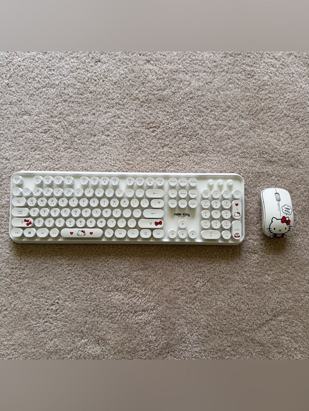 Hello Kitty Wireless Keyboard & Mouse SET Retro Typing Keyboard - White